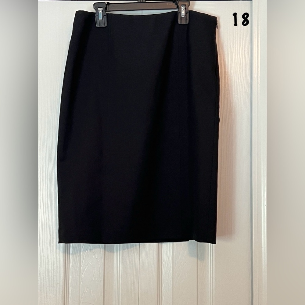 Kasper size 6 double pleated straight skirt